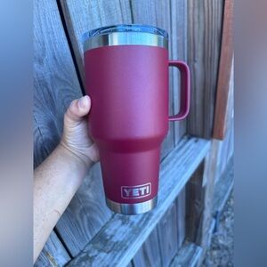 YETI Rambler 30 oz Travel Mug – Wild Vine Red (Discontinued) – Stainless Steel